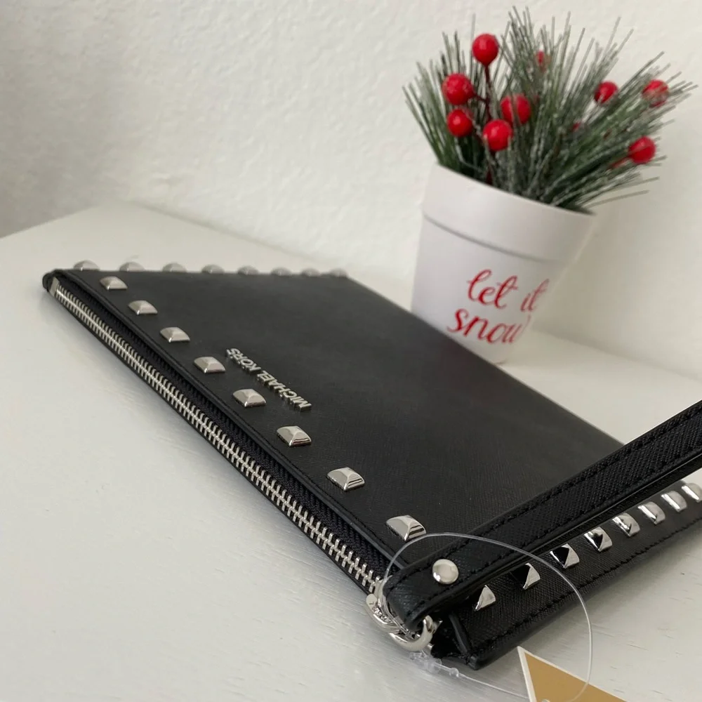 Michael Kors Jet Set XL Zip Cluth - Picture 5 of 7